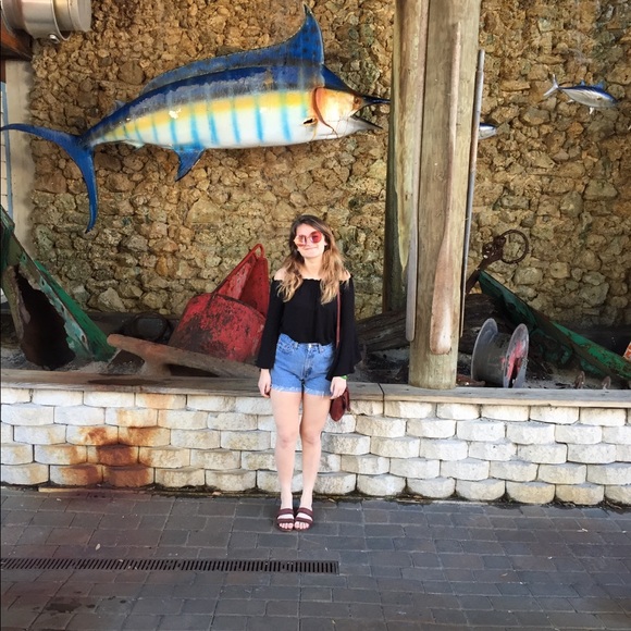 Meet your Posher, Amanda - Picture 3 of 3